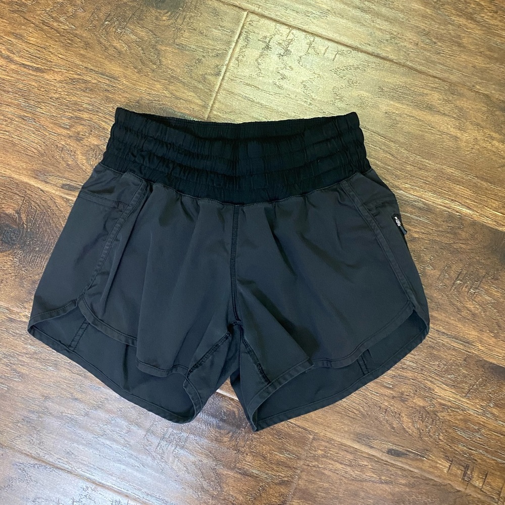 Lululemon tracker shorts
